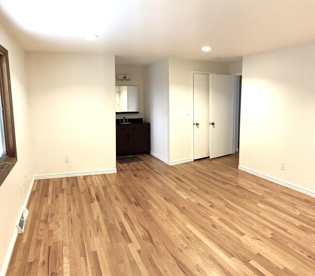 Building Photo - 1844 Mt Zion Dr