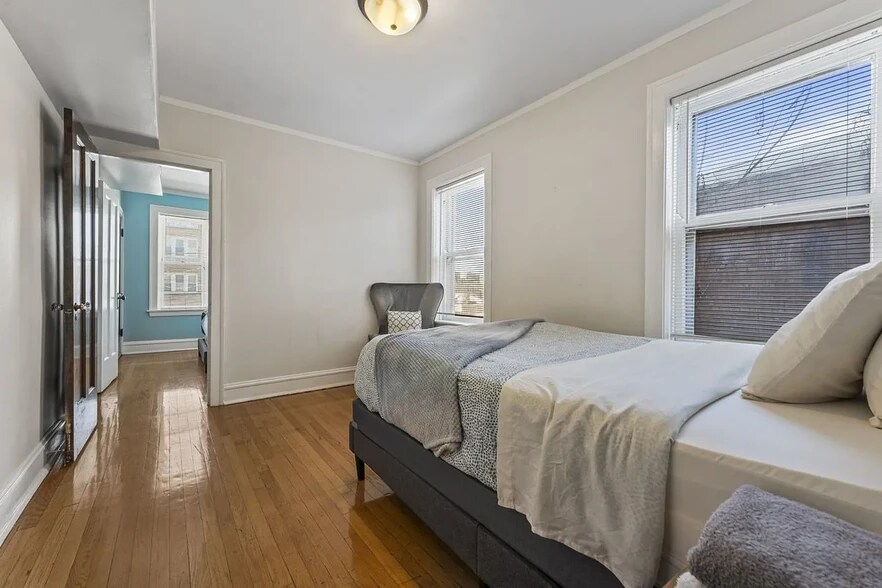 Building Photo - 6444 N Washtenaw Ave