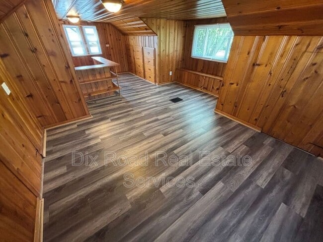 Building Photo - 3330 Van Zandt Dr