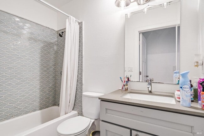 Building Photo - 1554 Laurel St