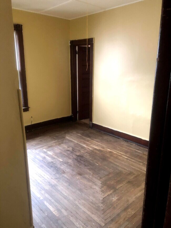 Building Photo - 16 Benton St