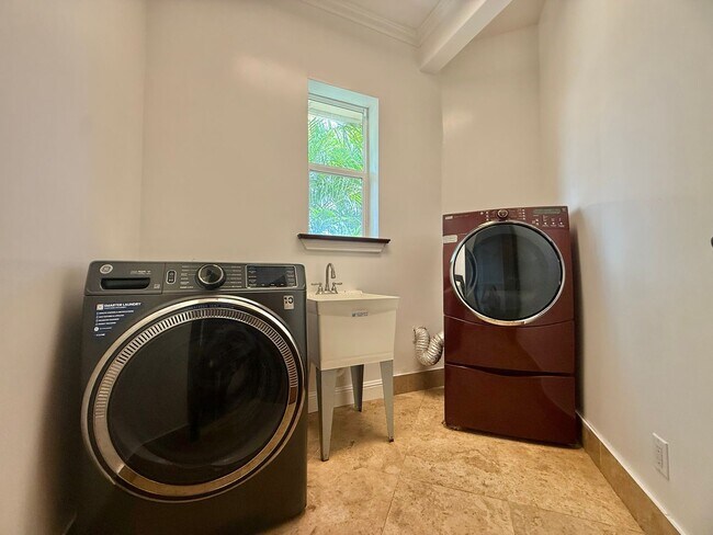 Building Photo - Partially Furnished 3 Bedroom / 2.5 Bathroom Custom Home in Sandhill Estates gated community!