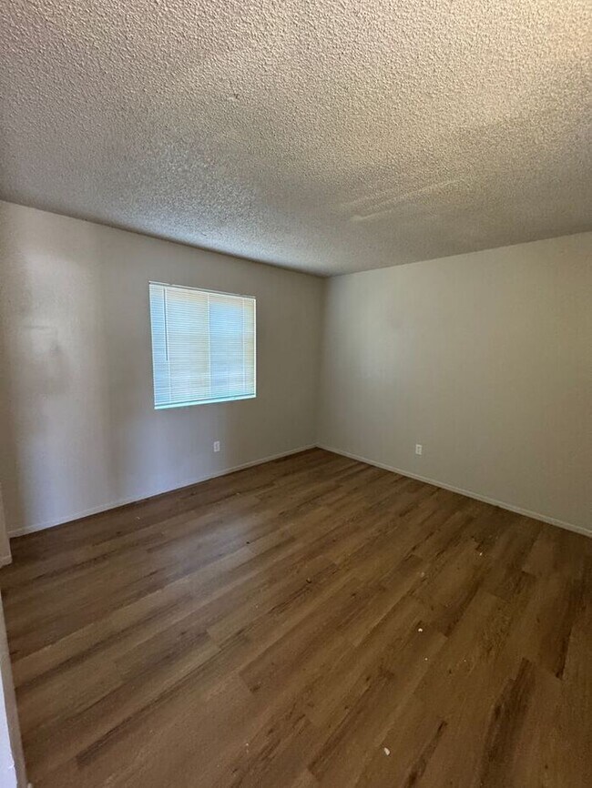 Building Photo - 217 W Jacinto St