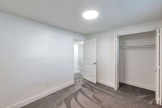 Building Photo - Remodeled 6 beds, 2 car garage!!
