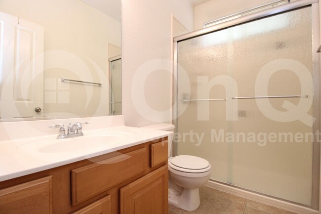 Building Photo - 995 E Blue Spruce Ln