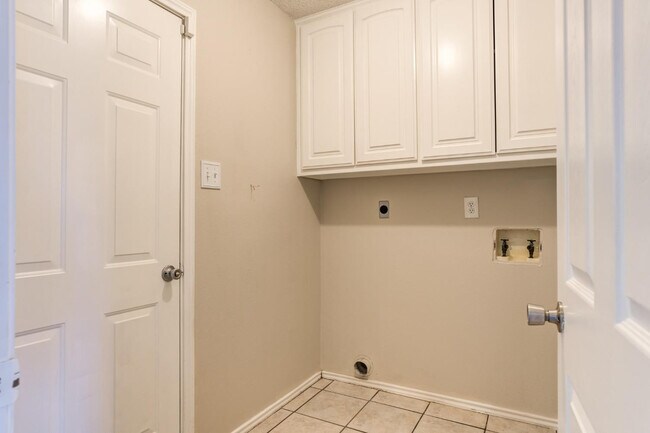 Building Photo - 6113 6th St