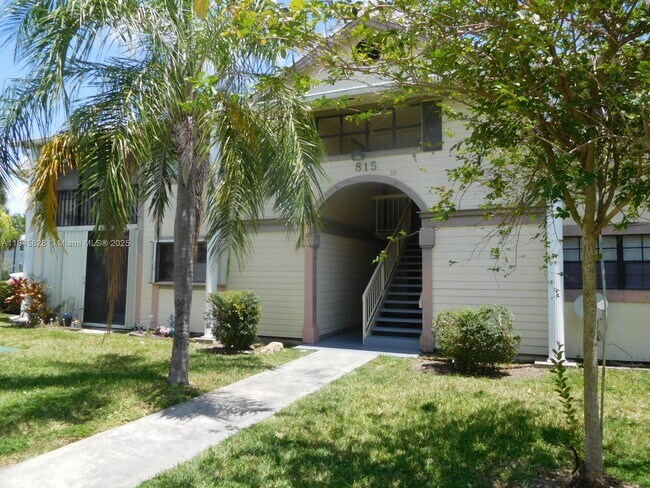 Building Photo - 815 NE 199th St
