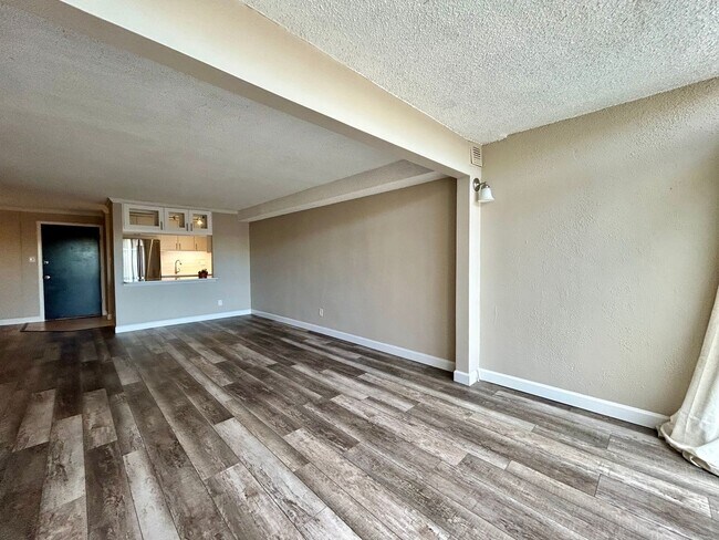 Building Photo - Beautiful 1-Bedroom Condo at Mountain Shadow Condominiums