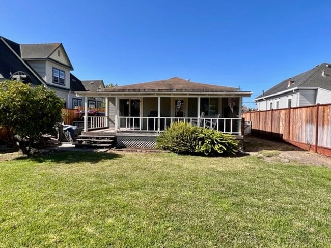 Building Photo - Historic Charm, Modern Comfort | 4BR + Den...