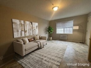 Building Photo - 200 Golf View Dr