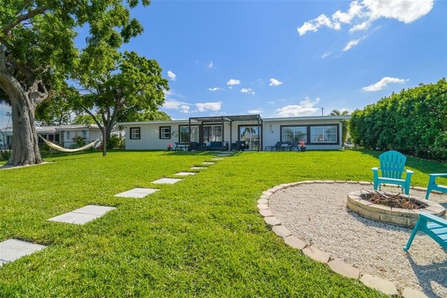 Building Photo - 3922 Fontainebleau Dr