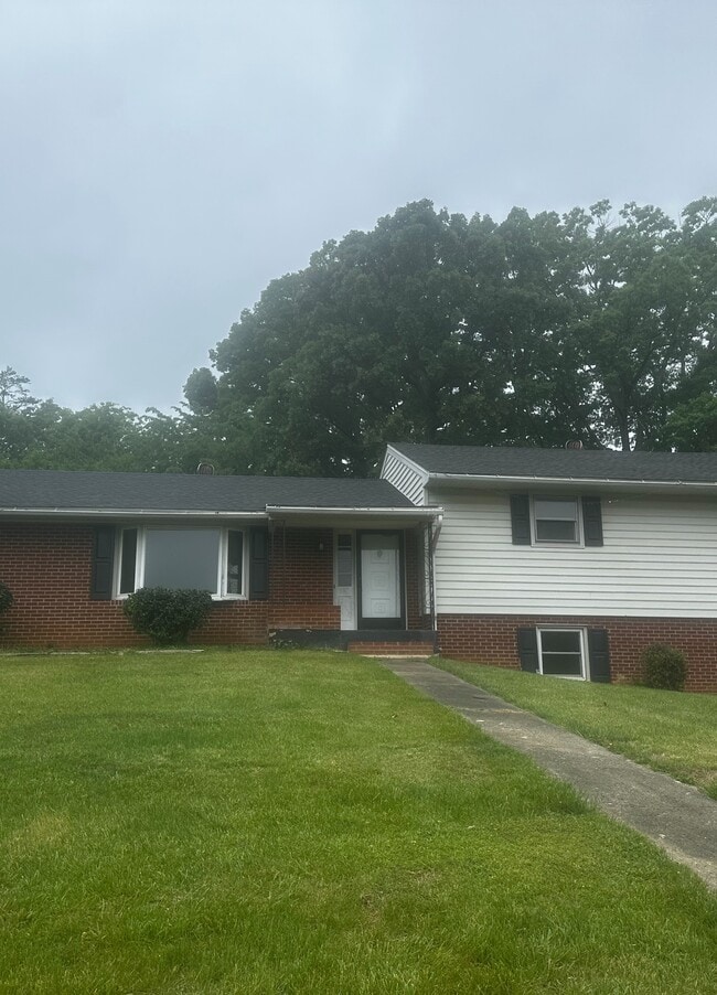 Building Photo - Oakhaven