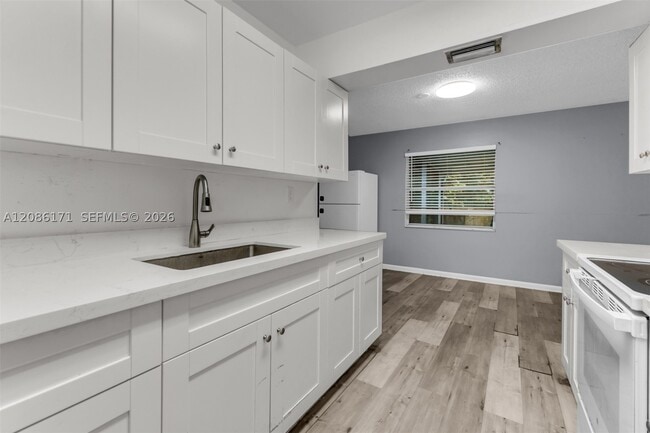 Building Photo - 608 SW 76th Terrace
