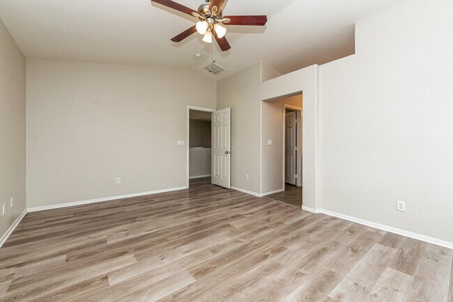 Building Photo - 712 Cades Cove Ave