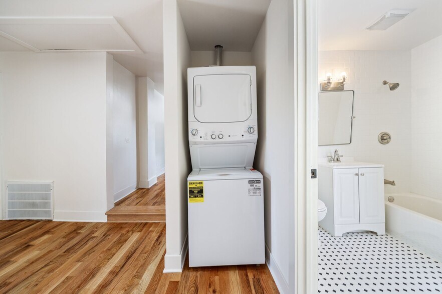 Building Photo - 1000 Foster St