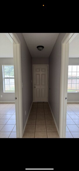 Building Photo - 1036 E Elm St