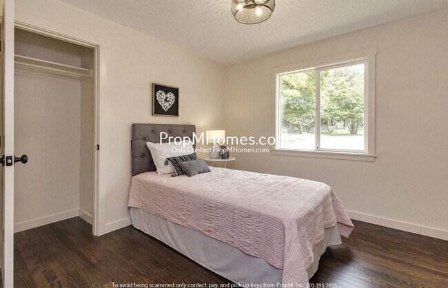 Building Photo - Gorgeous Updated Home in Oak Grove - 4 Bedrooms!