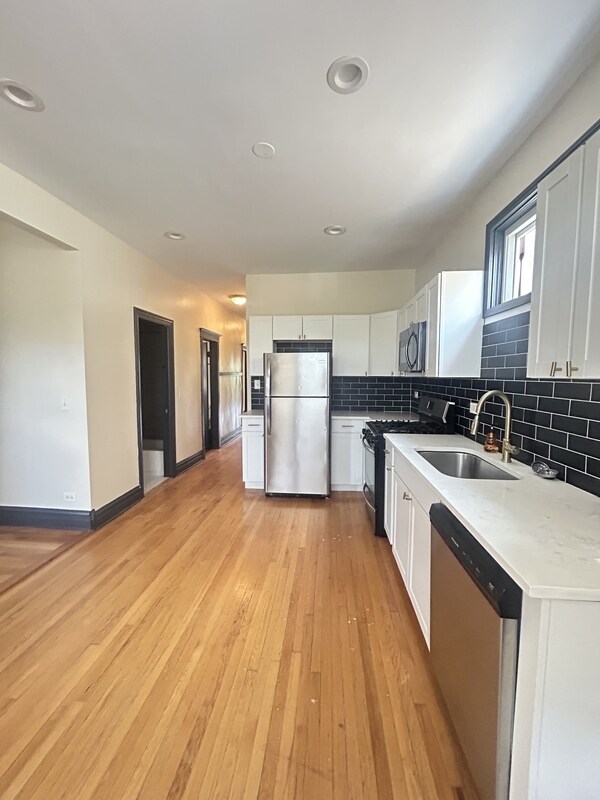 Building Photo - 6615 S Ingleside Ave