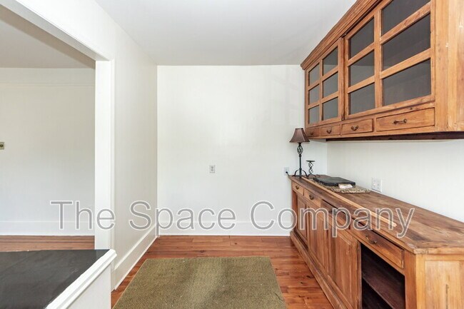 Building Photo - 25 8th Ave