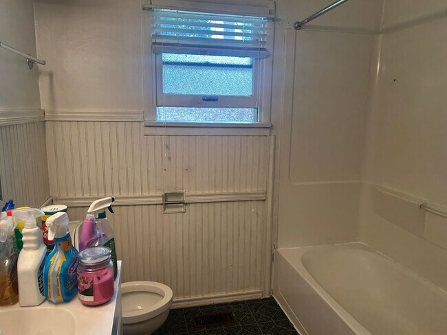 Building Photo - Charming 2BR Rambler in Puget Neighborhood | Private Yard