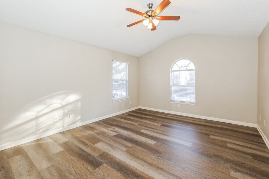 Building Photo - 330 Brookside Dr