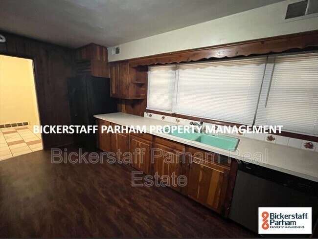 Building Photo - 727 Courtenay Dr