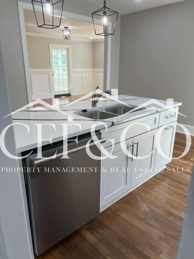 Building Photo - Spacious 3 bedroom home now available in Spartanburg!