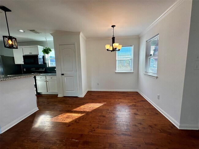 Building Photo - 4322 Chapman St