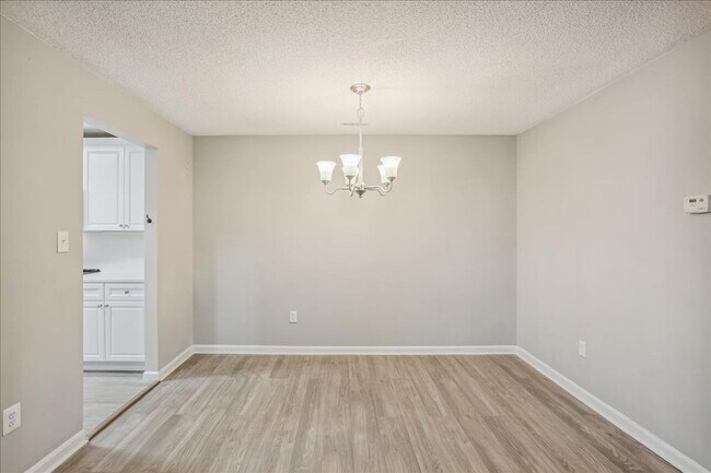 Building Photo - Great 3+2+ Loft in Germantown!