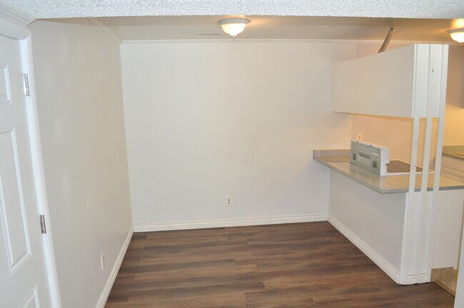 Building Photo - Beautiful Condo in Prime Centerville Location!