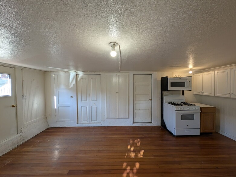 Building Photo - 531 C St