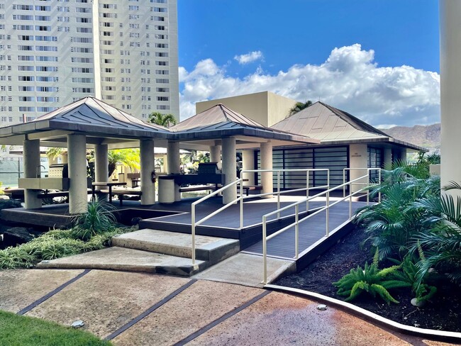 Building Photo - Honolulu Park Place - 2 Bedroom, 2 Bathroo...