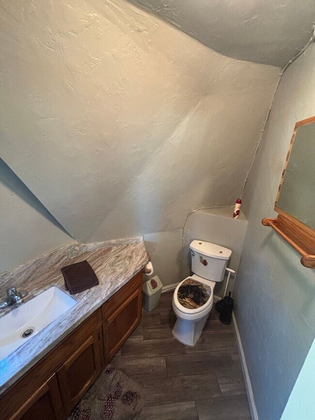 Building Photo - 4-BEDROOM 3-Bathroom FURNISHED Peaceful Country Living