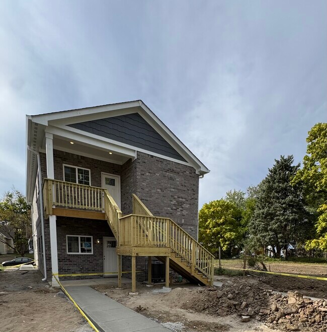 Building Photo - 225 N Hamilton Ave