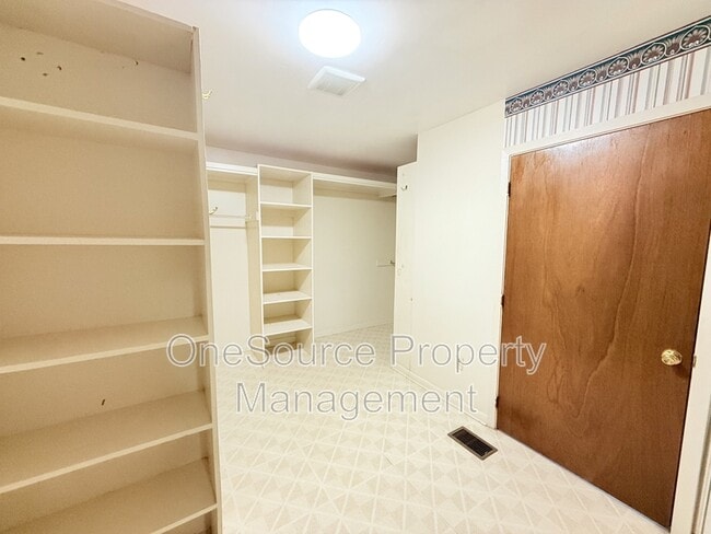 Building Photo - 656 S 11th St