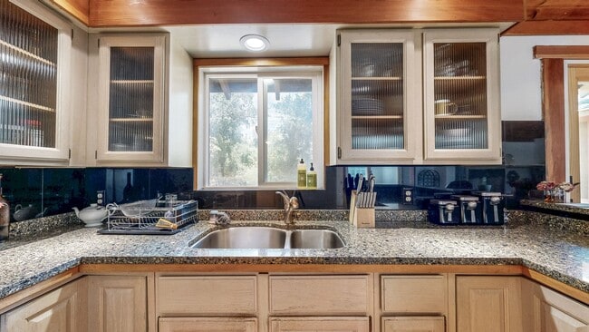 Building Photo - 1250 Bentley Dr
