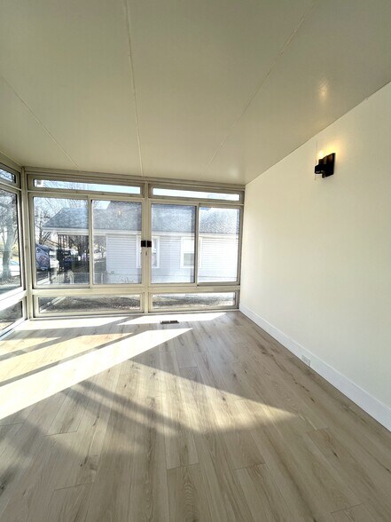 Enclosed Sunporch - 5902 Nashville Ave