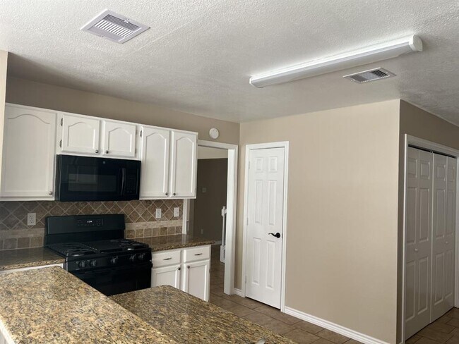 Building Photo - 8003 Catalpa St