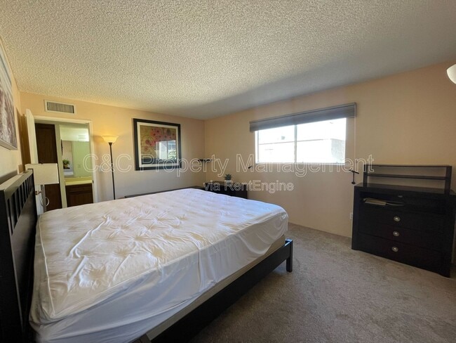 Building Photo - 294 Chambers St