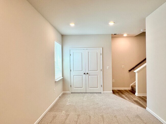 Building Photo - STAFFORD - CENTRAL LOCATION NEAR QUANTICO/...