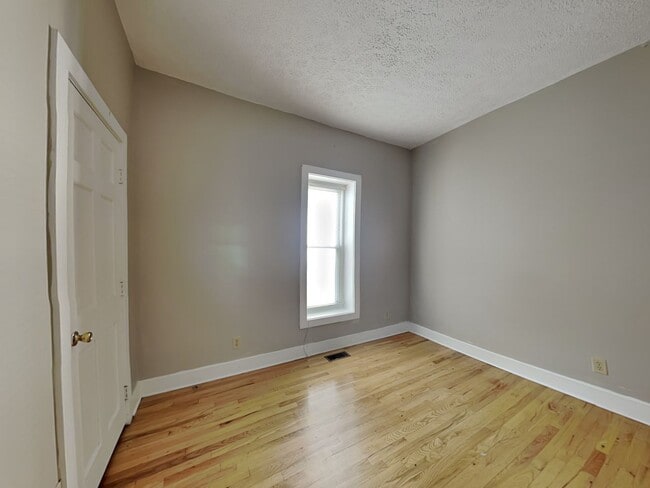 Building Photo - 1394 Indianola Ave