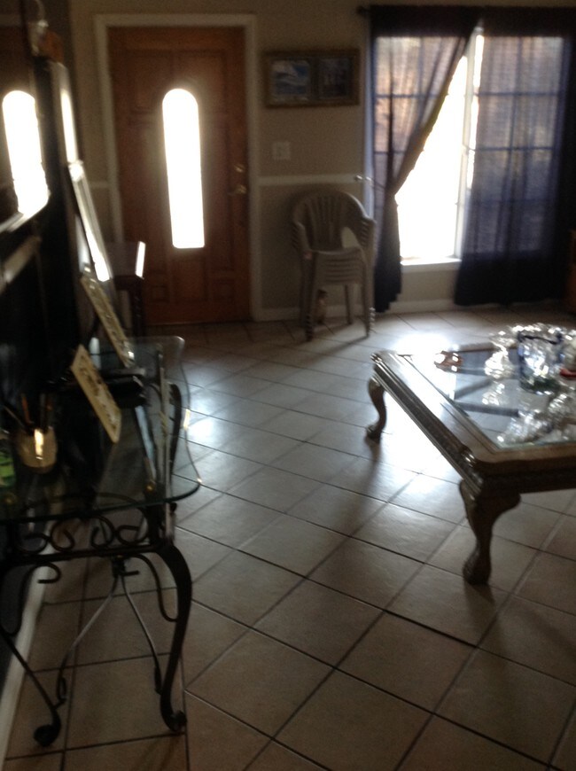 Building Photo - 2410 W Stanford St