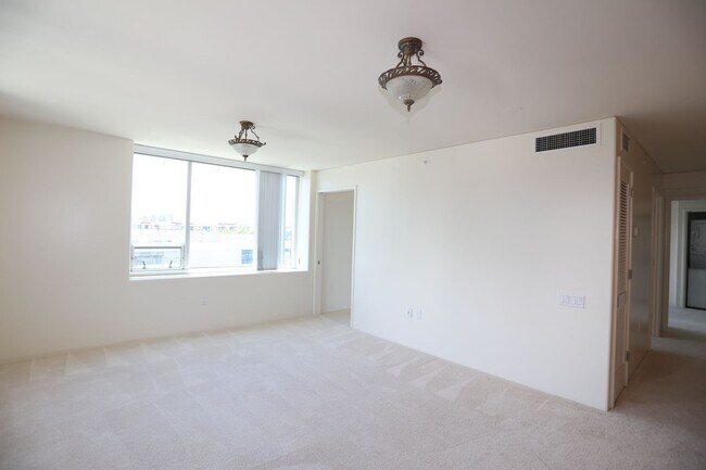 Building Photo - Hawaiki Tower - 2 bedroom, 2 bath with 2 c...