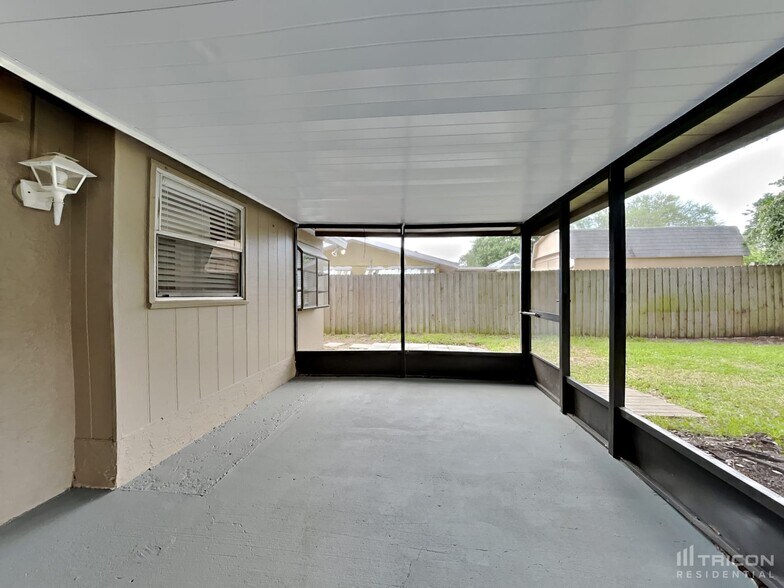 Building Photo - 6521 Bonnie Bay Cir N