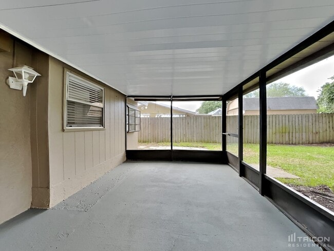Building Photo - 6521 Bonnie Bay Cir N