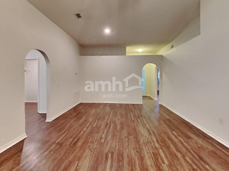 Building Photo - 337 Grand Royal Cir