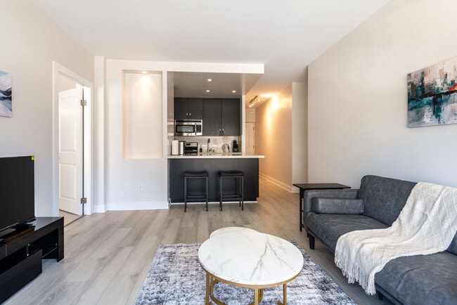 Building Photo - 899 Pine St