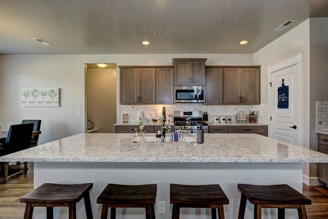 Building Photo - 2580 E Blackstone Dr
