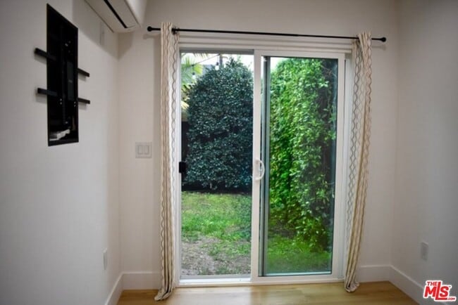 Building Photo - 3619 S Gramercy Pl