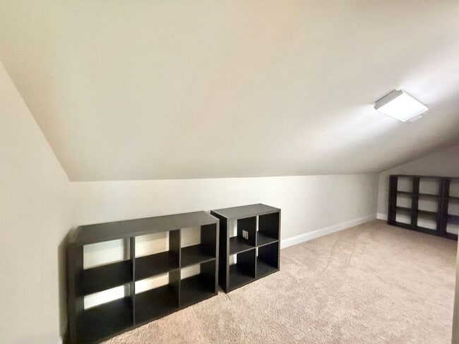 Building Photo - 1019 Monmouth Loop